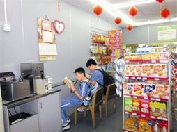 學校周邊店小食品質量令人擔憂